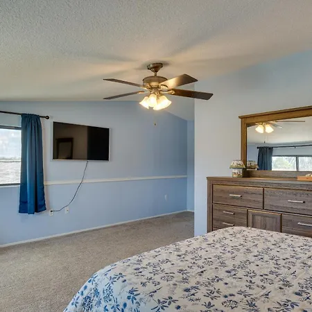 Port Charlotte Vacation Rental Screened-In Lanai!